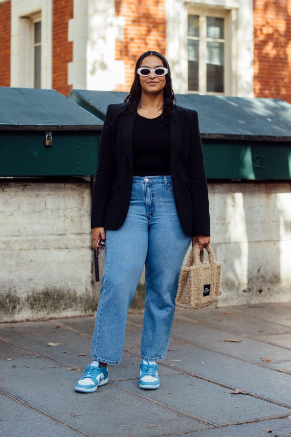 Smart Casual Fall Look with a Black Blazer and Straight-Leg Jeans — Fall to Winter Outfits