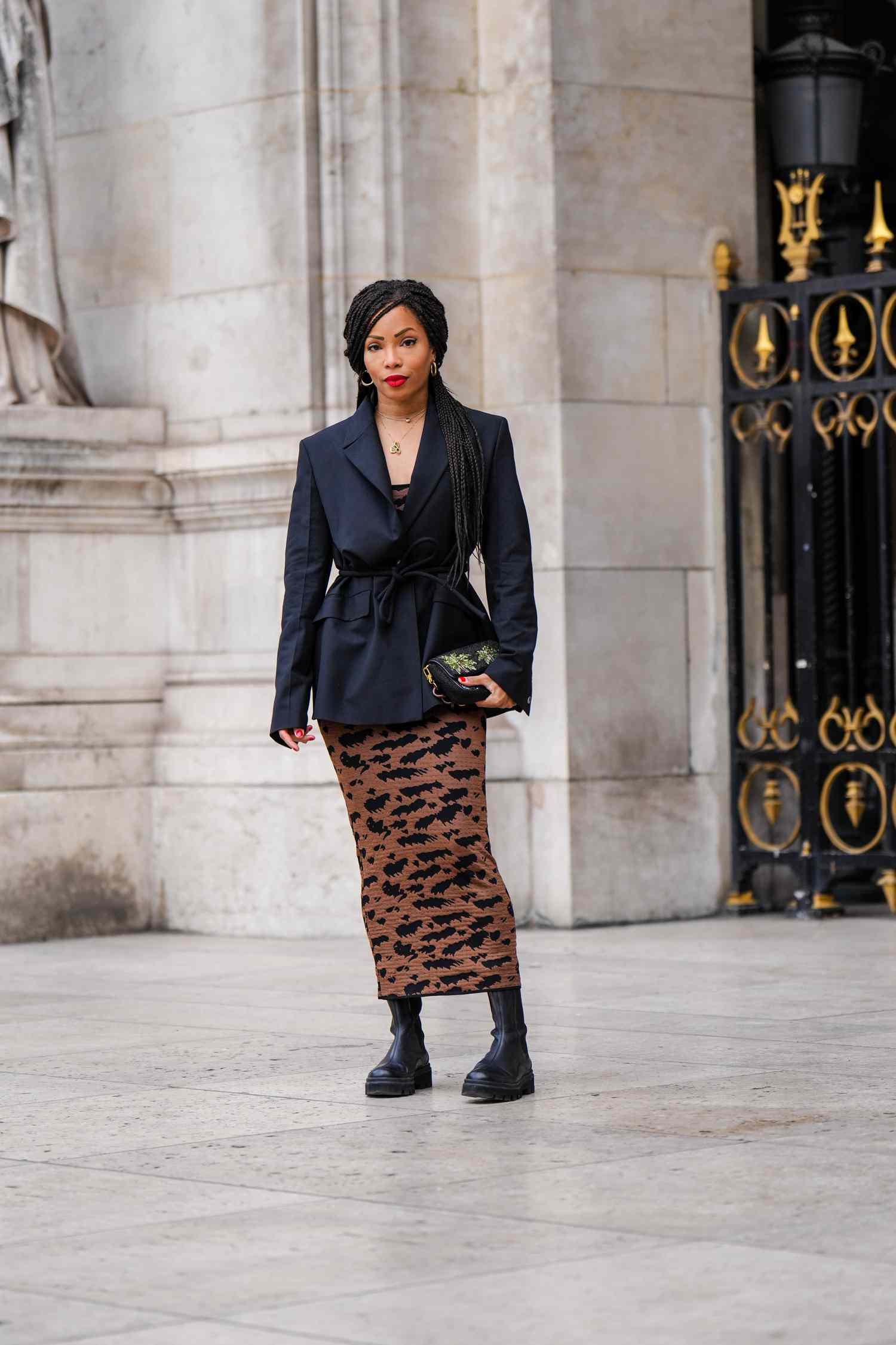 Chunky Chelsea Boots with Printed Midi Skirt and Blazer Chunky Chelsea Boots with Printed Midi Skirt and Blazer — Chelsea Boots Outfits