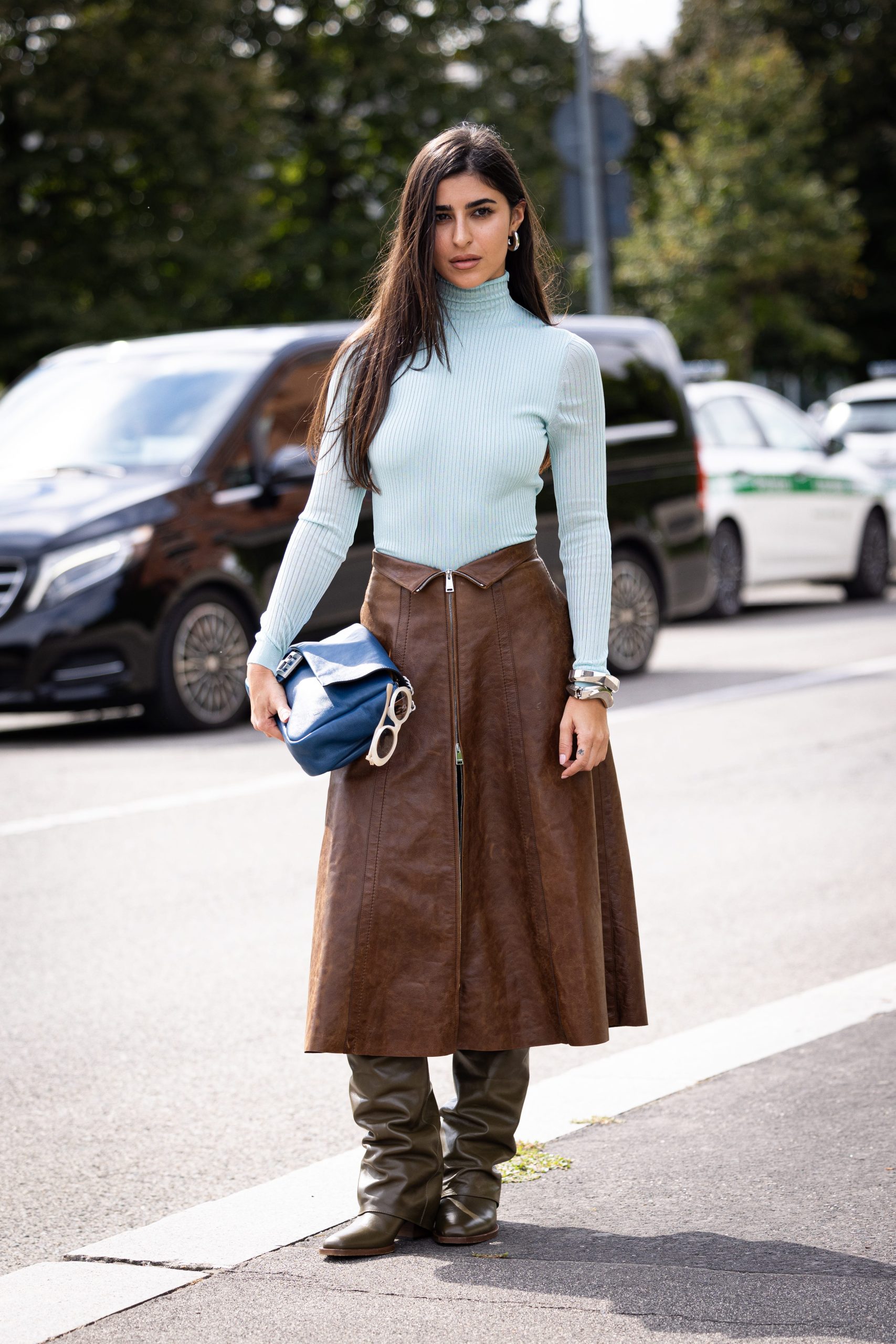 Olive Green Set with Brown Suede Knee-High Boots Olive Green Set with Brown Suede Knee-High Boots — Suede Boots Outfits