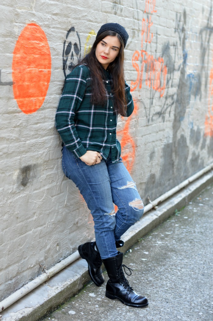 Ripped Denim and Plaid Flannel for a Classic Grunge Vibe — Grunge Winter Outfits