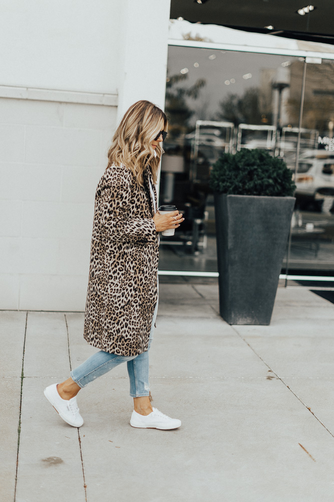 Longline Leopard Coat with Cropped Jeans and Sneakers Longline Leopard Coat with Cropped Jeans and Sneakers — Leopard Coat Outfits