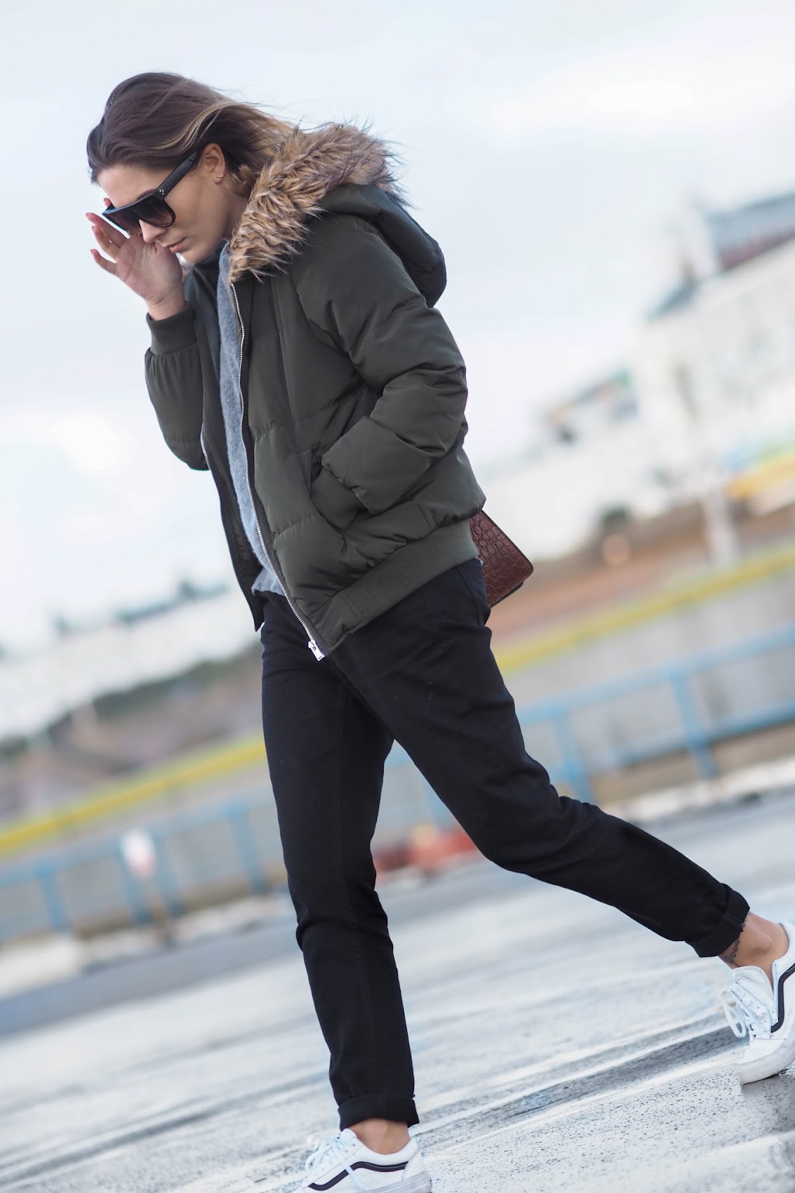 Casual Green Bomber Parka with Fur-Trimmed Hood — Parka Outfits
