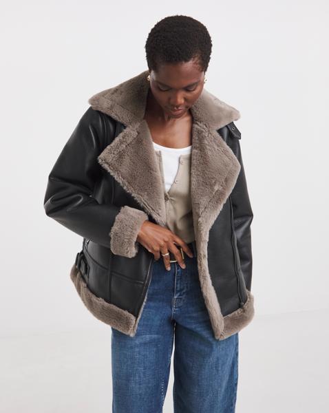 Faux Leather Aviator Shearling Coat with Knit Cardigan and Jeans Faux Leather Aviator Shearling Coat with Knit Cardigan and Jeans — Shearling Coat Outfits