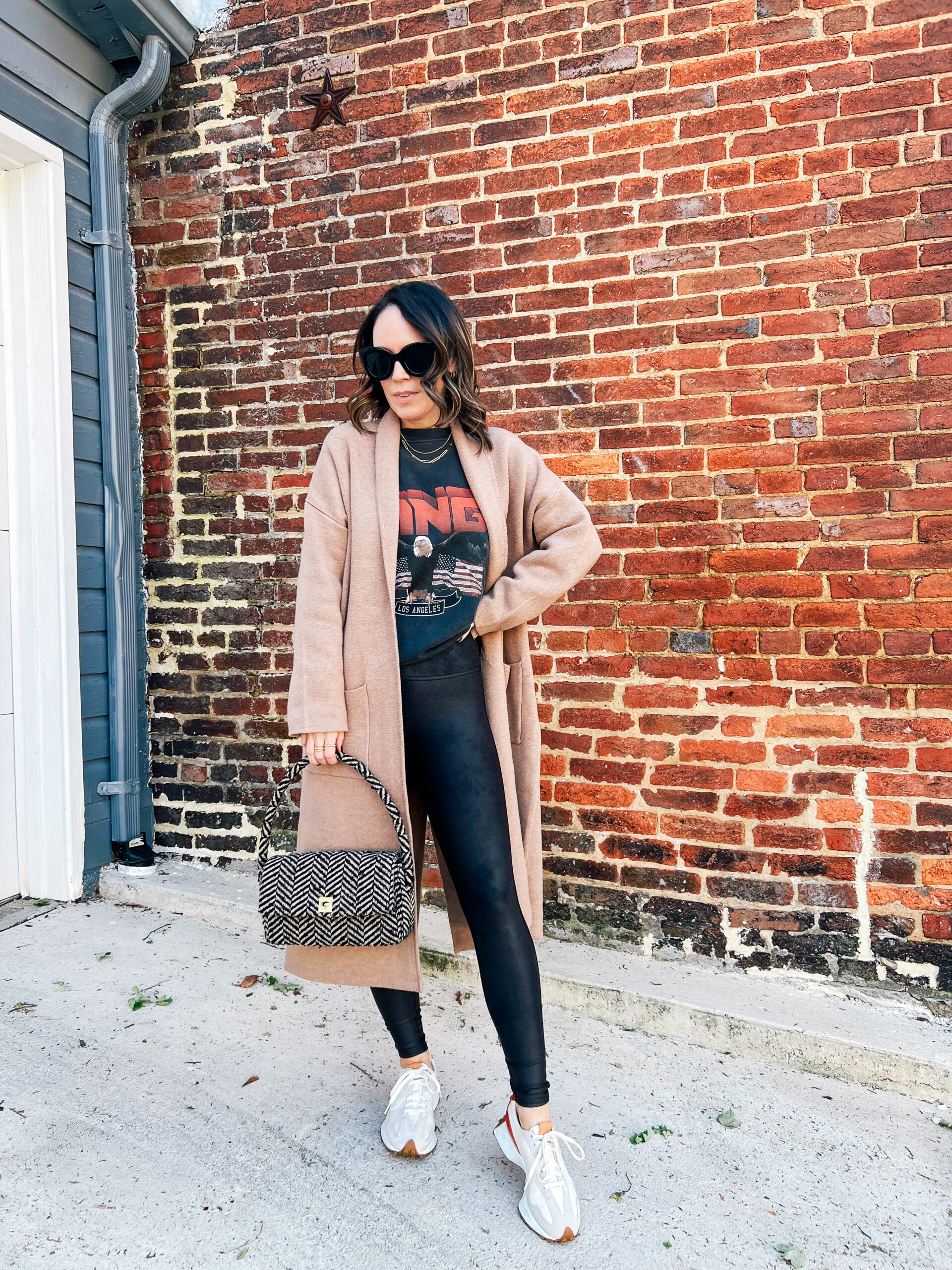 Casual Everyday Style with a Longline Cardigan and Graphic Tee — Fall to Winter Outfits