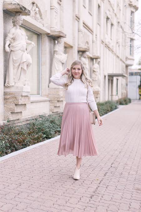 Pink Pleated Midi Skirt with White Long-Sleeve Top — Winter Skirt Outfits
