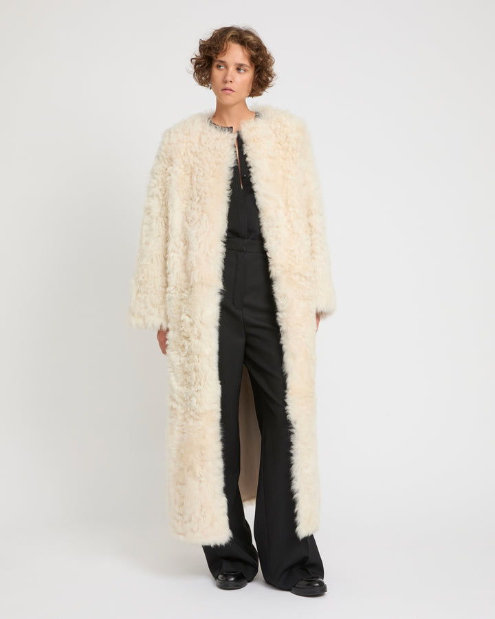 Floor-Length Cream Shearling Coat with Black Jumpsuit Floor-Length Cream Shearling Coat with Black Jumpsuit — Shearling Coat Outfits