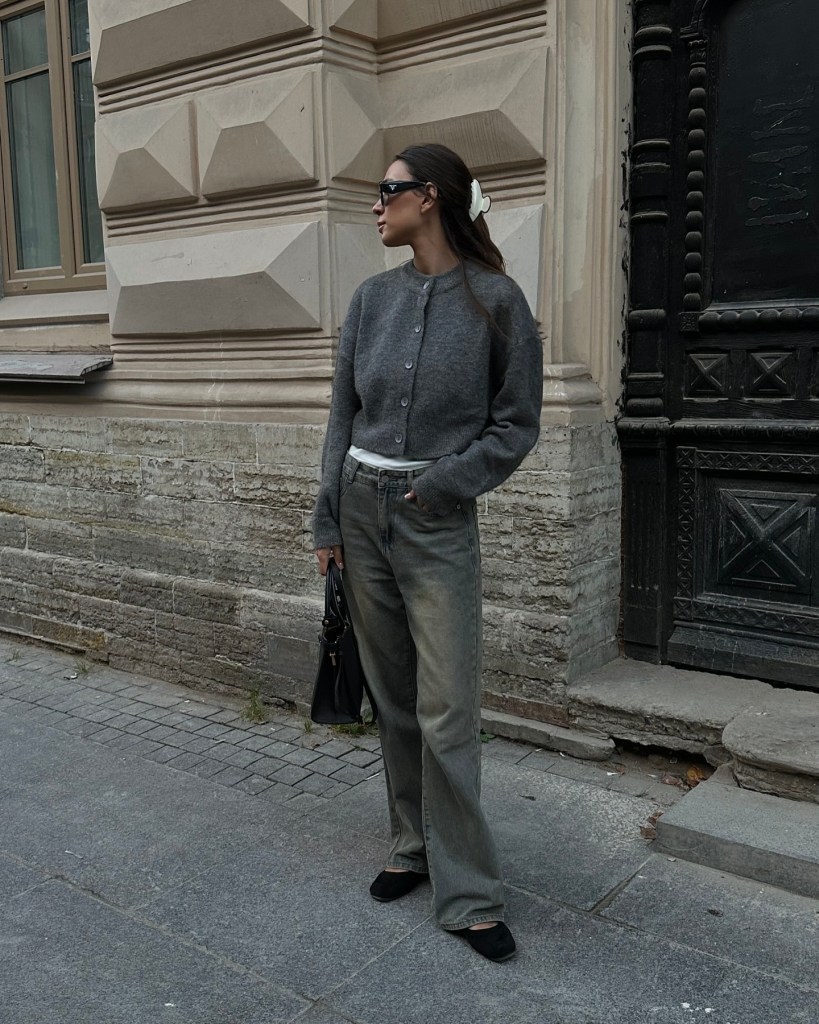 Effortless Grey Cardigan and Jeans for a Casual Outing — Winter Brunch Outfits