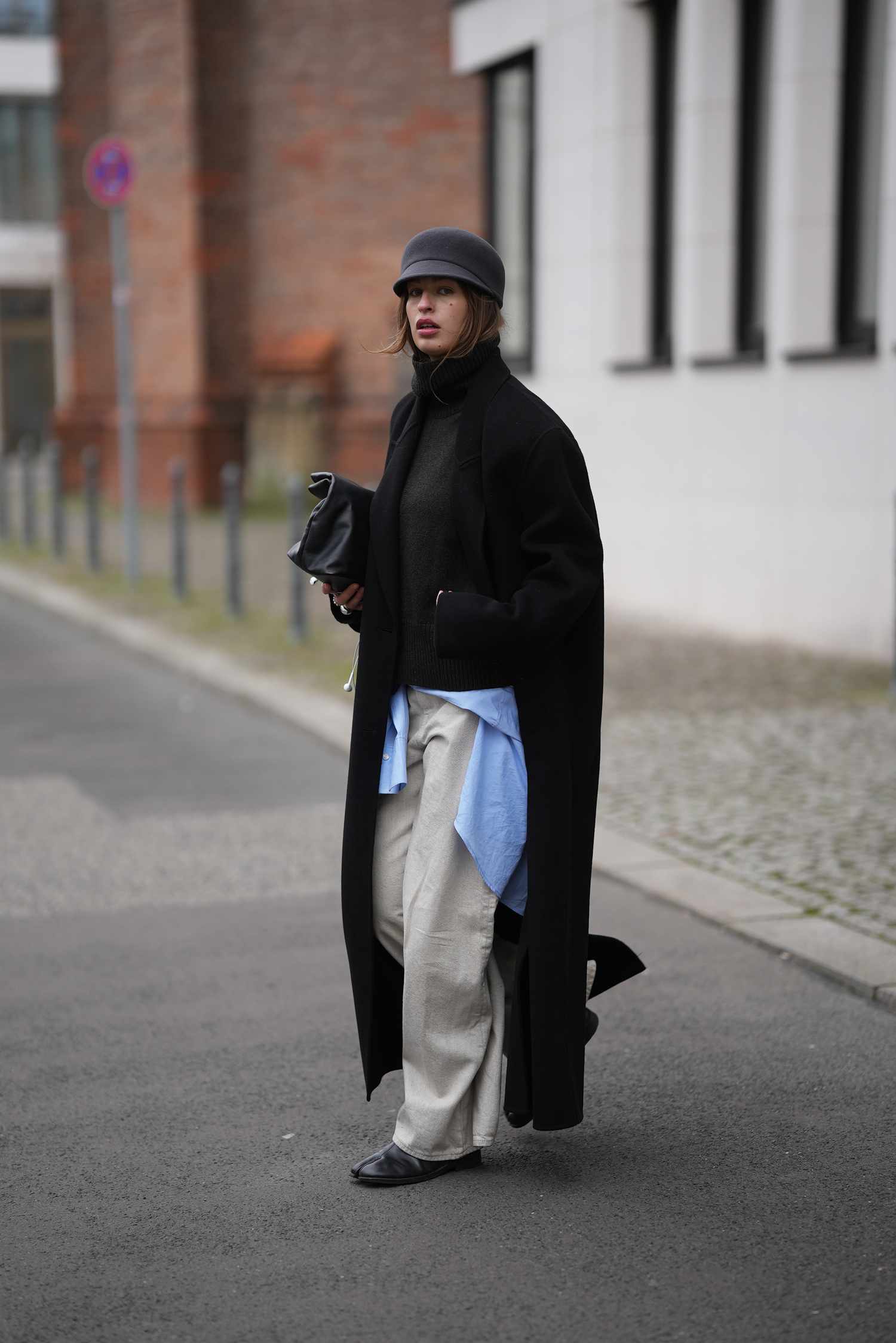 Effortless City Style: Oversized Coat with Wide-Leg Trousers — Chicago Winter Outfits