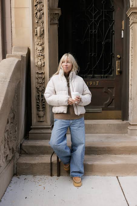 Baggy Jeans with Cardigan and Turtleneck Crop Top — Winter Outfits with Jeans