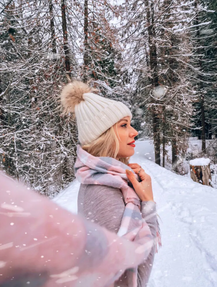 Cozy Plaid Scarf and Beanie for a Textured Winter Photoshoot — Winter Photoshoot Outfits