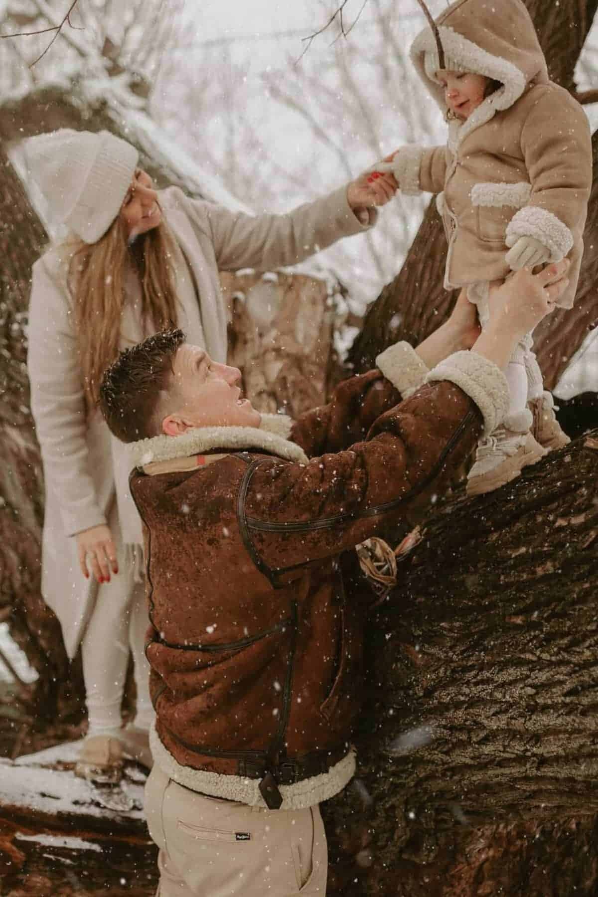 Shearling and Knitwear for a Cozy, Neutral-Toned Winter Family Photo Shearling and Knitwear for a Cozy, Neutral-Toned Winter Family Photo — Winter Family Photo Outfits