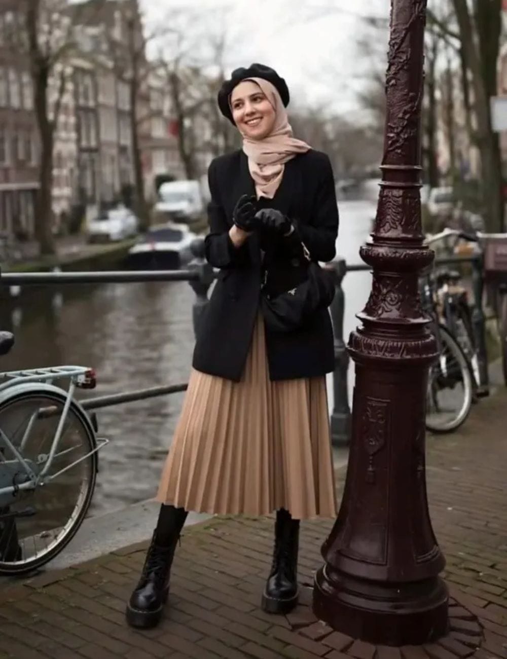 Beige Pleated Midi Skirt with Black Blazer and Combat Boots — Winter Skirt Outfits