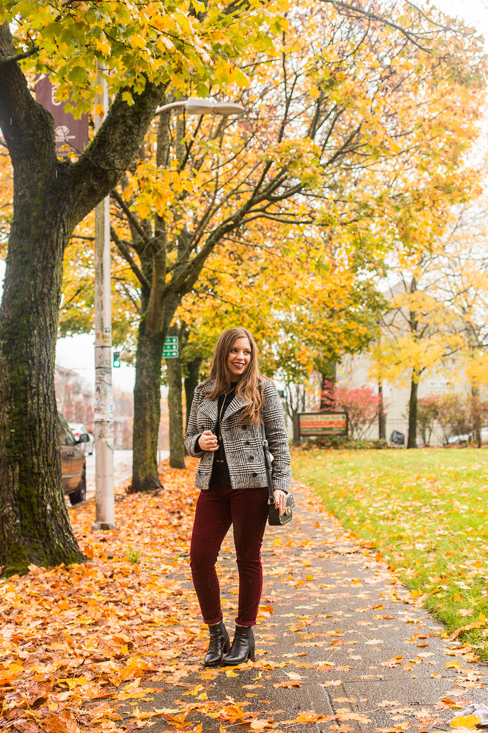 Smart Casual Plaid Blazer with Slim-Fit Trousers for Fall — Fall to Winter Outfits