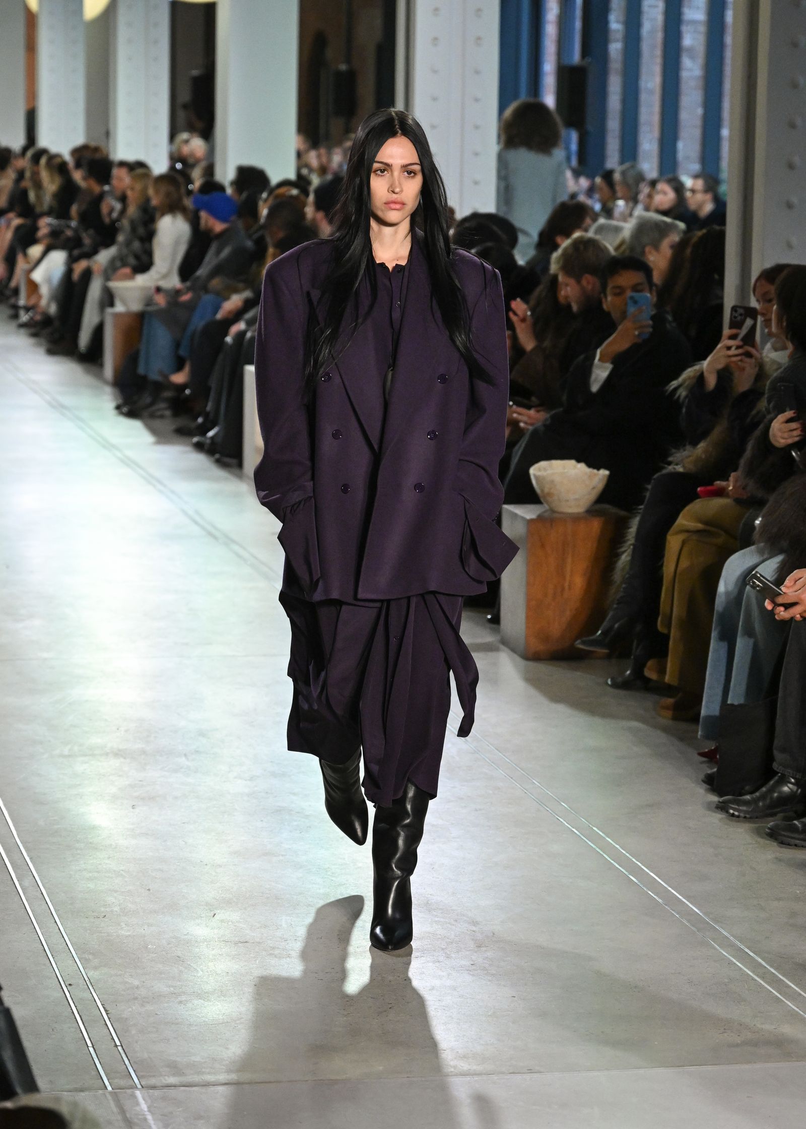 Oversized Purple Blazer and Wide-Leg Trousers for a Fashion Forward Look — Grunge Winter Outfits