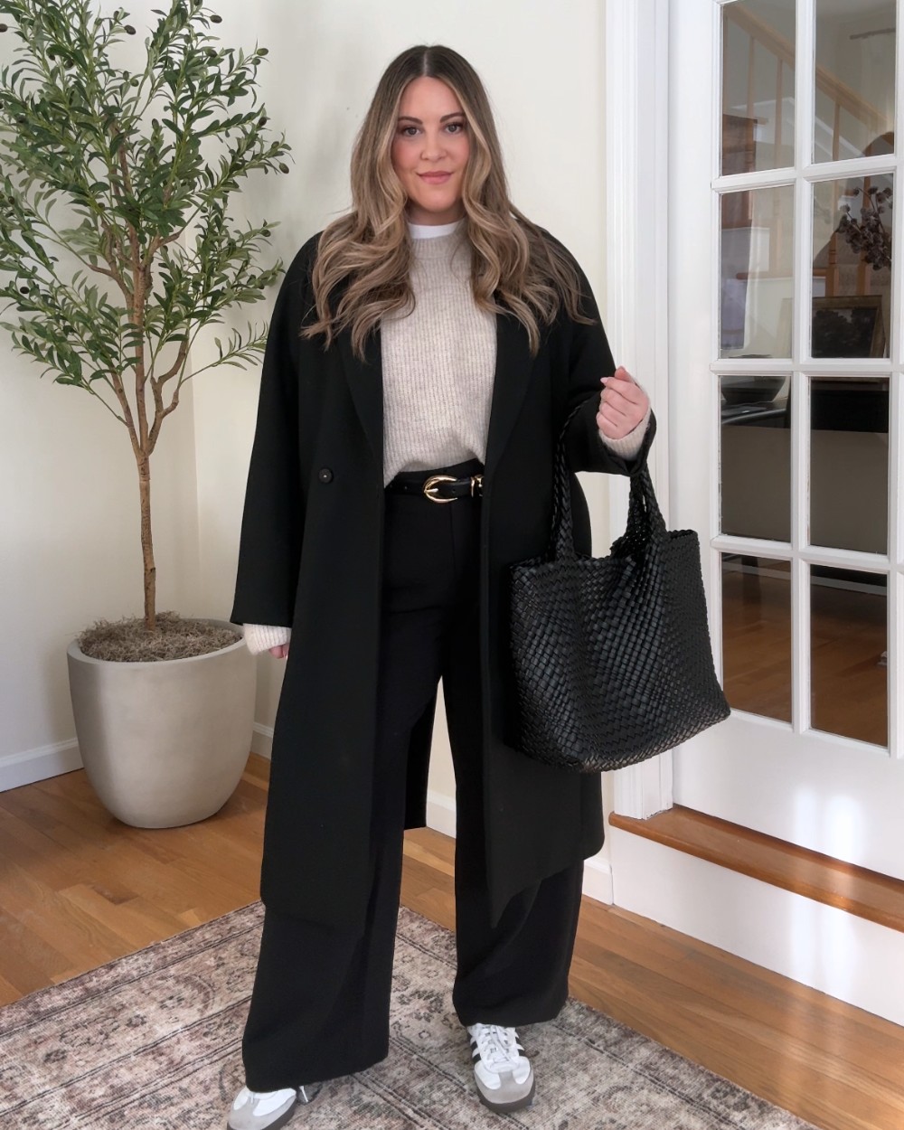 Oversized Black Wool Coat for Effortless Casual Chic — Italy Winter Outfits