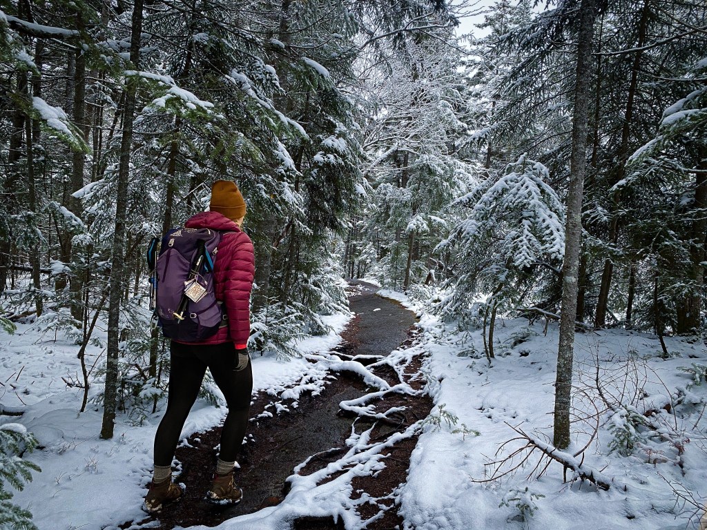 Red Puffer Jacket and Yellow Beanie Combination Red Puffer Jacket and Yellow Beanie Combination — Winter Hiking Outfits