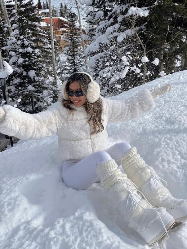 All-White Fluffy Ensemble with Tall Snow Boots All-White Fluffy Ensemble with Tall Snow Boots — Snow Boots Outfits