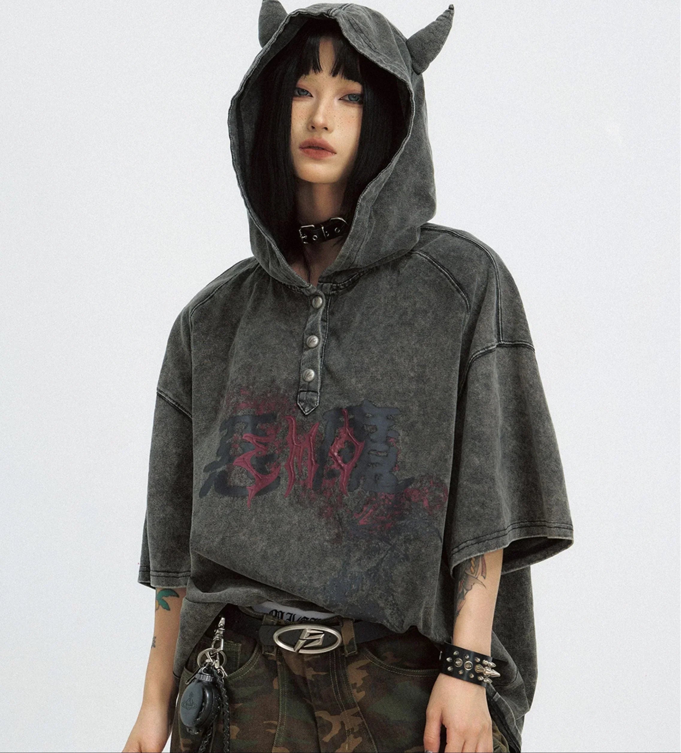 Graphic Hoodie and Camouflage Pants for Streetwear Grunge — Grunge Winter Outfits