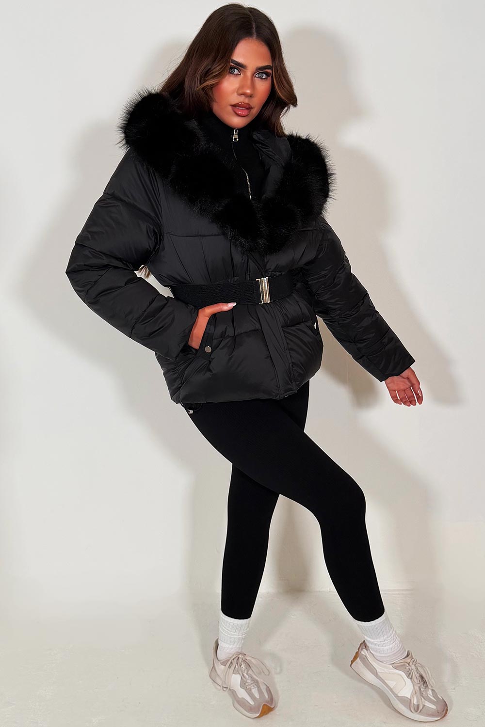 Belted Puffer Jacket with Faux Fur Collar for a Defined Waist Belted Puffer Jacket with Faux Fur Collar for a Defined Waist — Winter Puffer Jacket Outfits