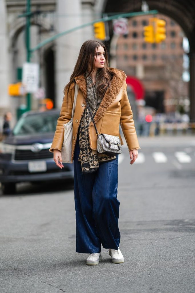 Tan Leather Shearling Jacket with Scarf and Wide Jeans Tan Leather Shearling Jacket with Scarf and Wide Jeans — Shearling Coat Outfits