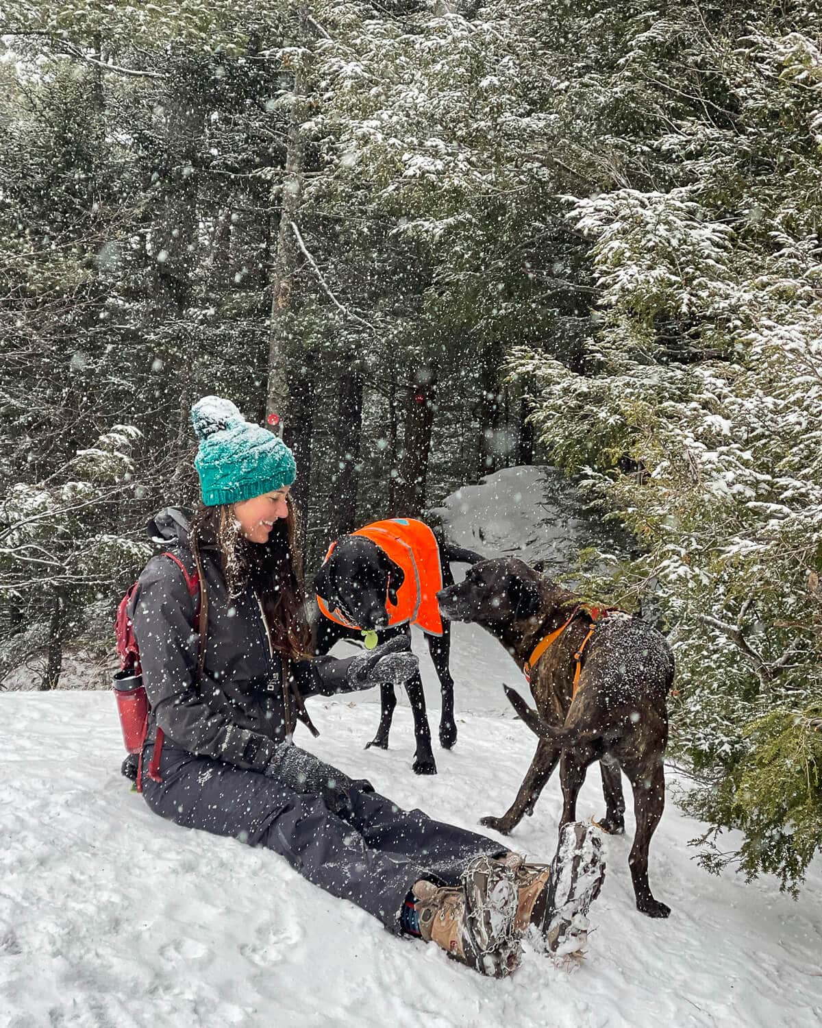 Black Puffer Jacket and Teal Beanie for Snowy Hikes Black Puffer Jacket and Teal Beanie for Snowy Hikes — Winter Hiking Outfits