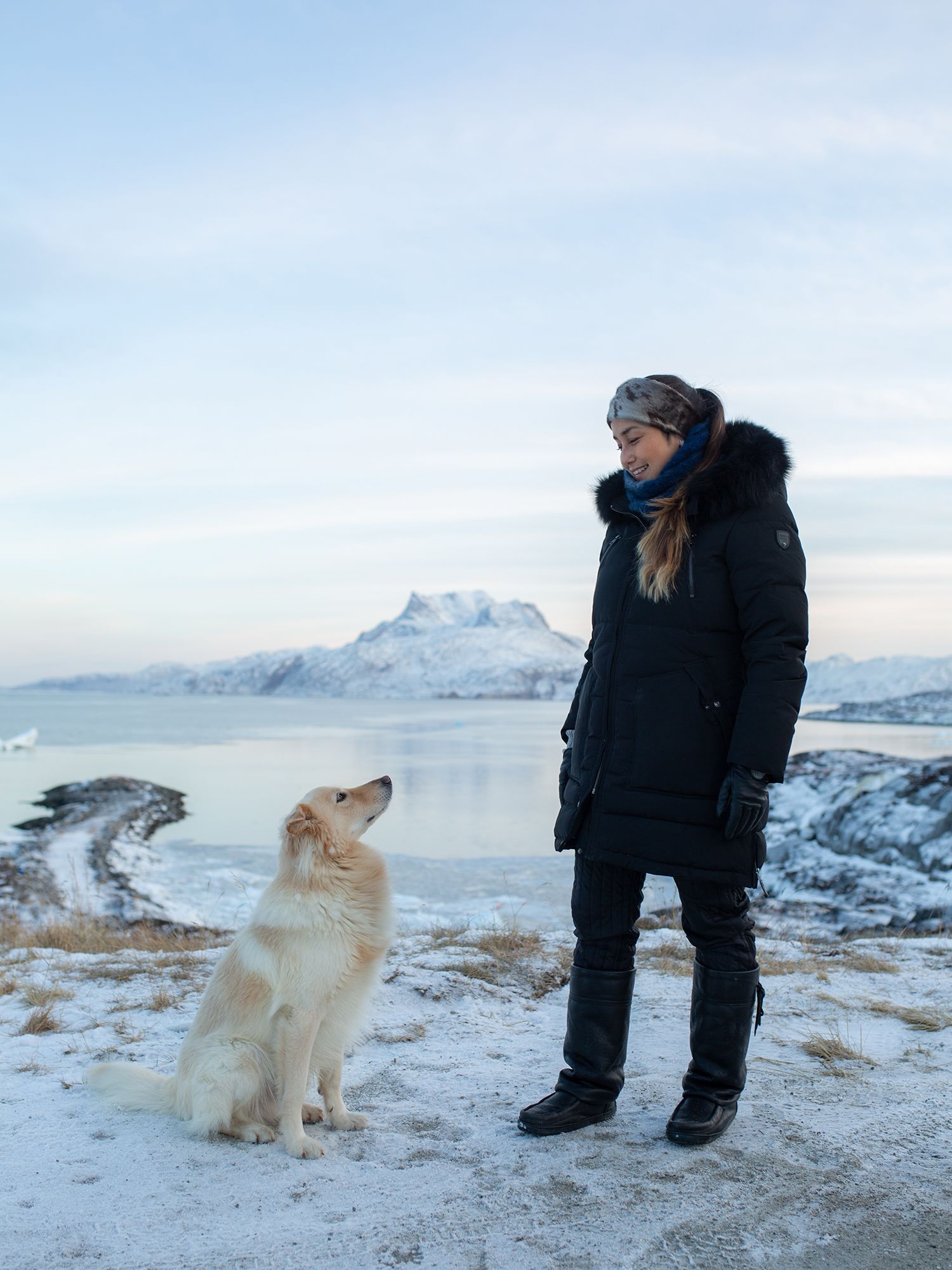 Black Puffer Coat with Fur Trim: Practical Outdoor Winter Style — Scandinavian Winter Outfits
