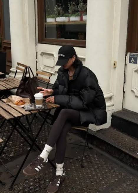 Active Casual: Puffer Jacket and Leggings with Sneakers Active Casual: Puffer Jacket and Leggings with Sneakers — Winter Outfits with Sneakers