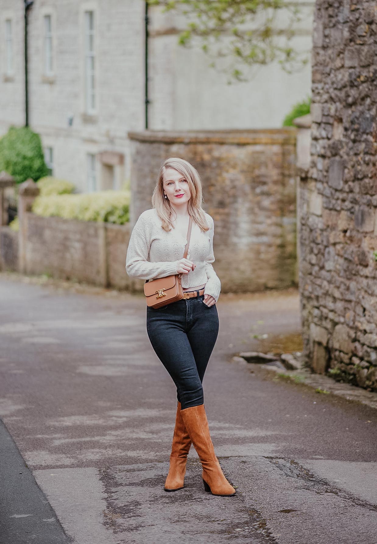 Dark Brown Suede Over-the-Knee Boots with Cream Knit Sweater Dark Brown Suede Over-the-Knee Boots with Cream Knit Sweater — Suede Boots Outfits