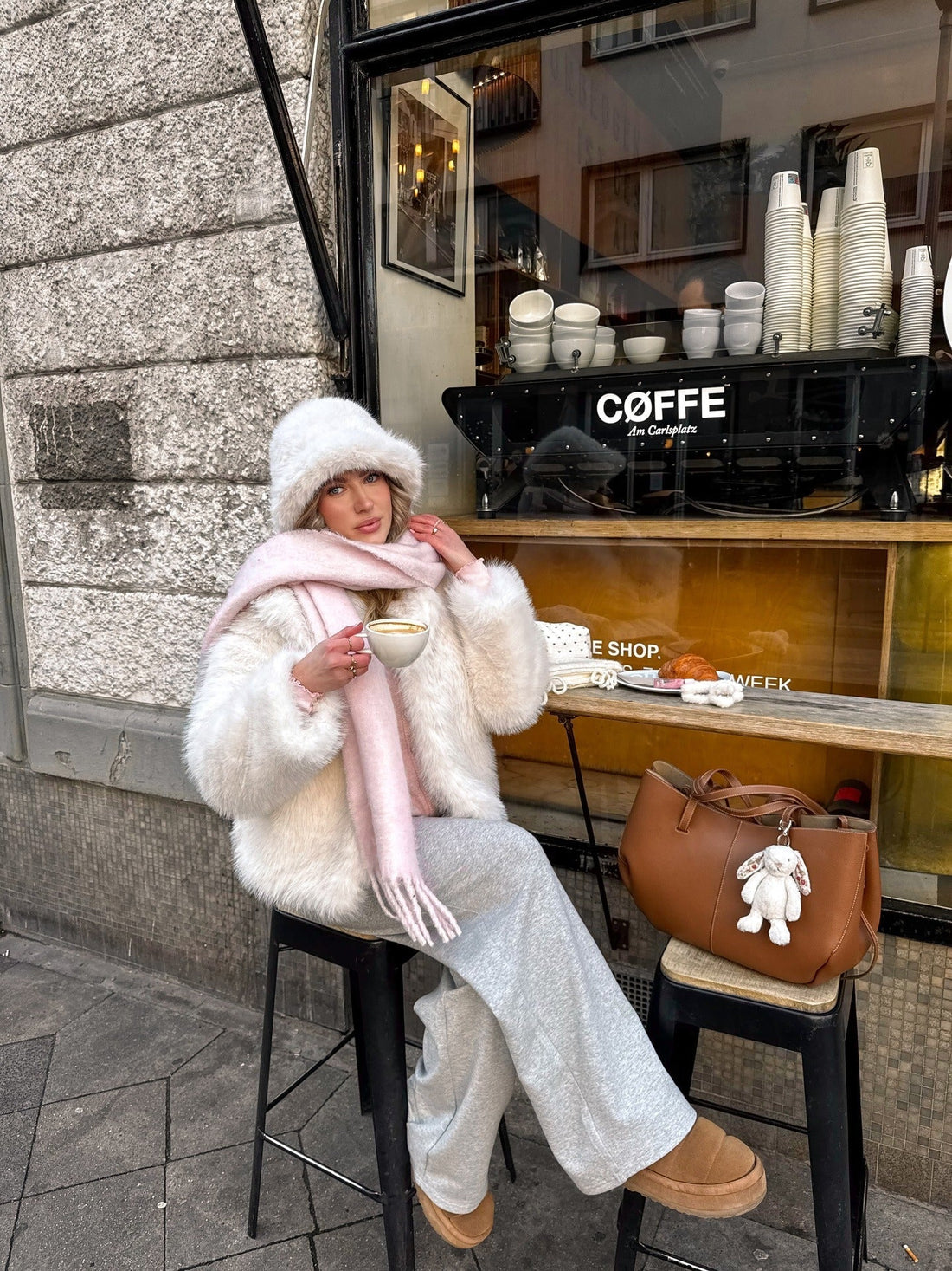 Fluffy White Faux Fur Coat and Grey Sweatpants Fluffy White Faux Fur Coat and Grey Sweatpants — Minimalist Winter Outfits