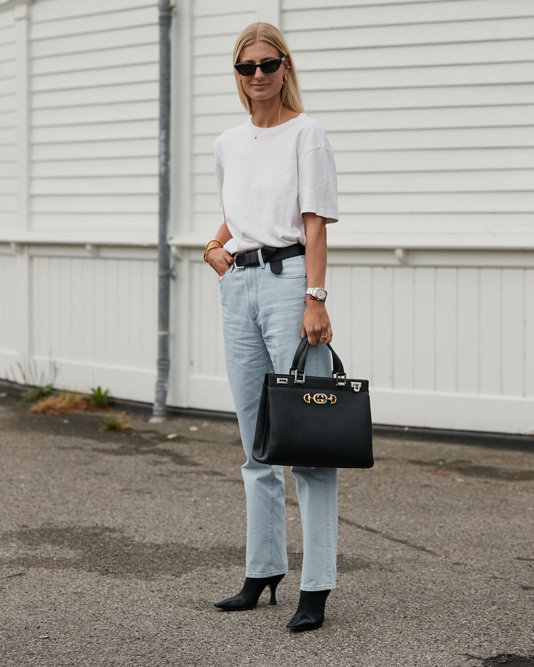 Classic T-shirt and Jeans with Black Pointed-Toe Boots — Ankle Boots Outfits