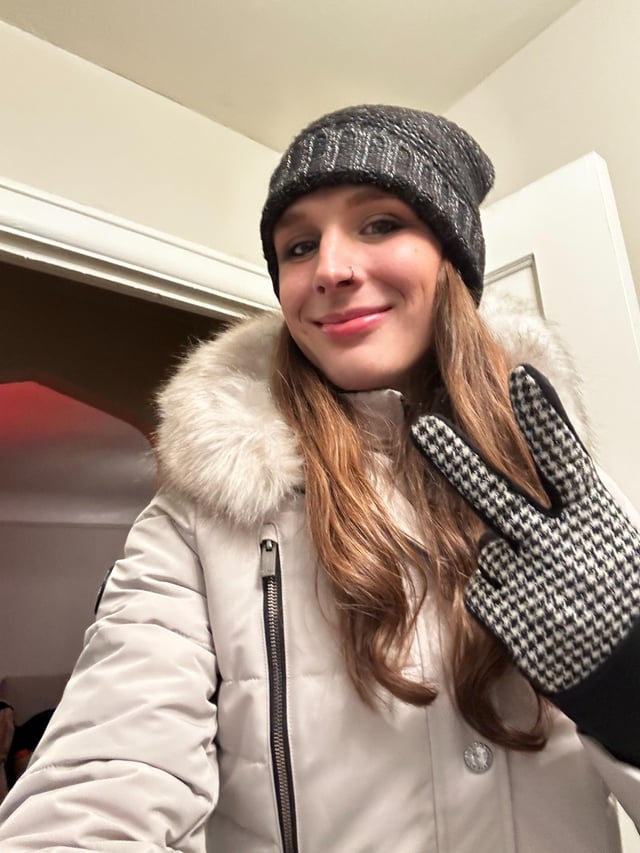 Chic Puffer Coat with Fur Trim and Houndstooth Gloves for a Selfie Shoot — Winter Photoshoot Outfits