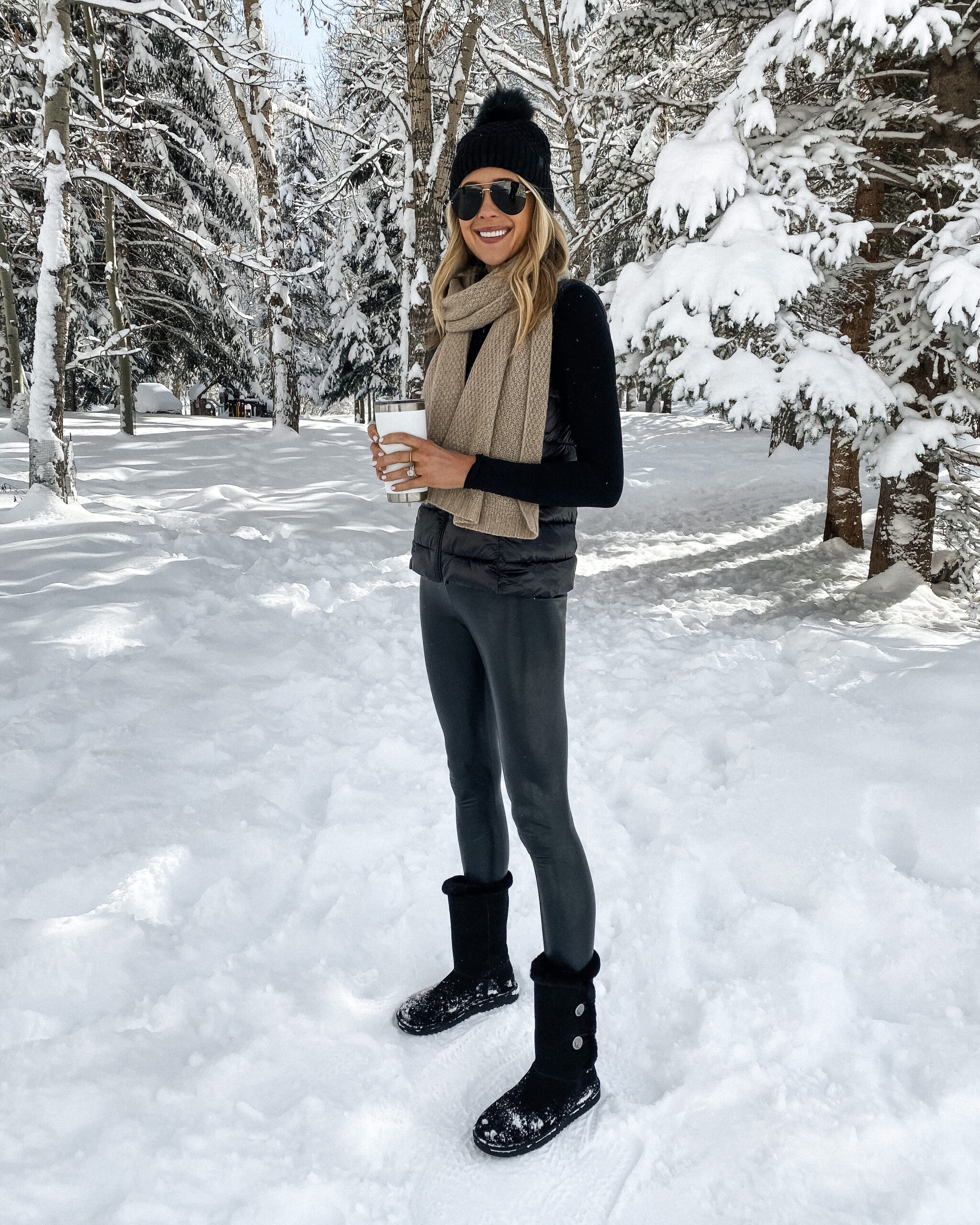 All-Black Puffer Vest and Leggings with Faux Fur Boots All-Black Puffer Vest and Leggings with Faux Fur Boots — Snow Boots Outfits