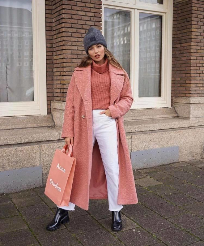 Pink Teddy Coat for a Playful Winter Statement — Comfy Winter Outfits