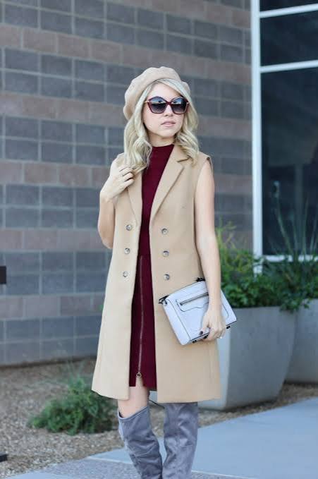 Sophisticated Day Event: Beige Beret with Sleeveless Coat — Beret Outfits
