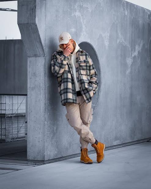 Streetwear Style: Timberland Boots with Joggers and Plaid Shirt Jacket Streetwear Style: Timberland Boots with Joggers and Plaid Shirt Jacket — Timberland Boots Outfits