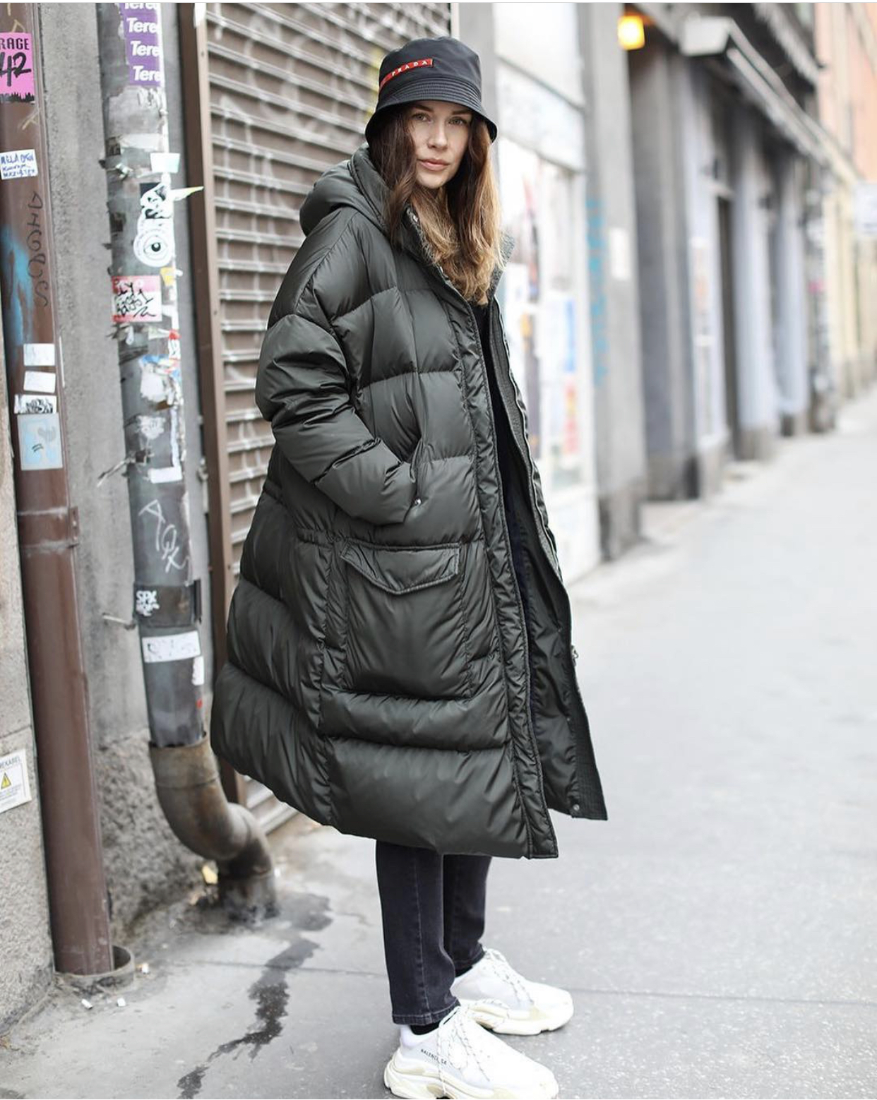 Black T-Shirt Outfit Idea Black T-Shirt Outfit Idea — Long Puffer Coat Outfits