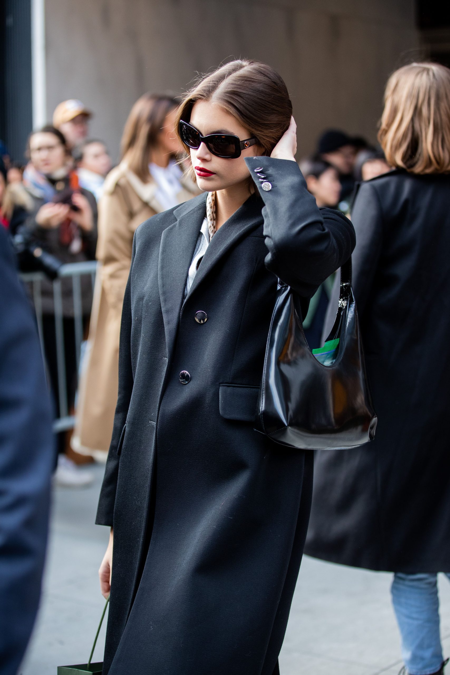 Oversized Blazer Coat for a Minimalist White and Black Ensemble Oversized Blazer Coat for a Minimalist White and Black Ensemble — Black Coat Outfits