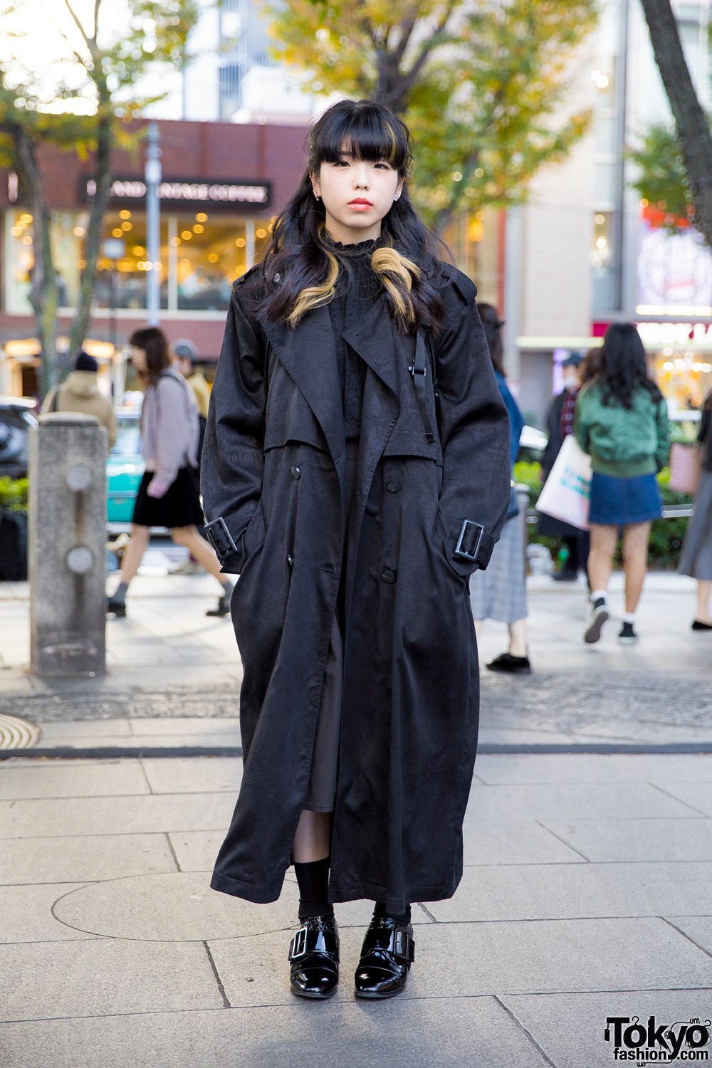 Oversized Trench Coat Over a Lace-Trimmed Dress for Casual Elegance — All Black Winter Outfits