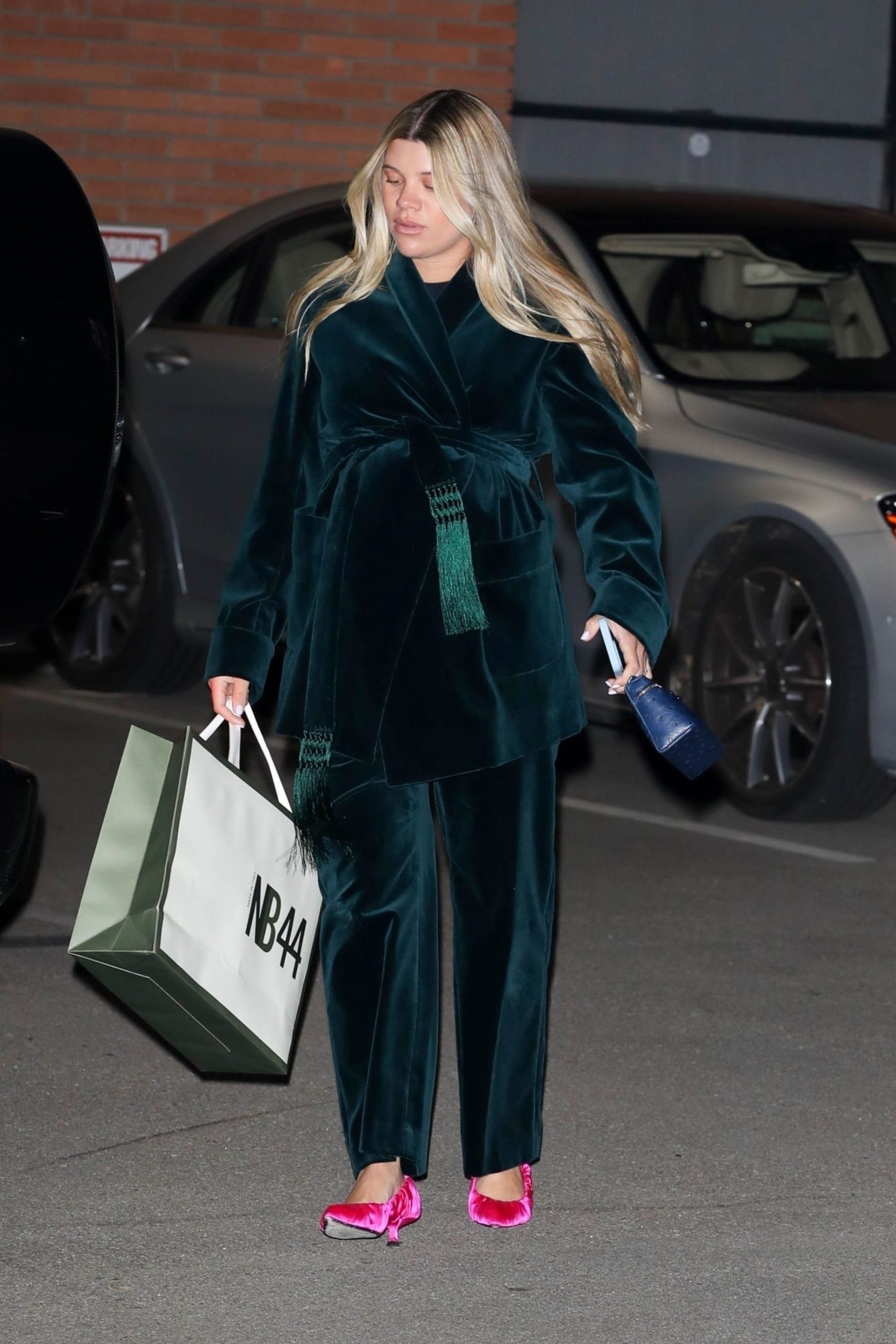 Luxurious Dark Green Velvet Loungewear Set — Winter Maternity Outfits