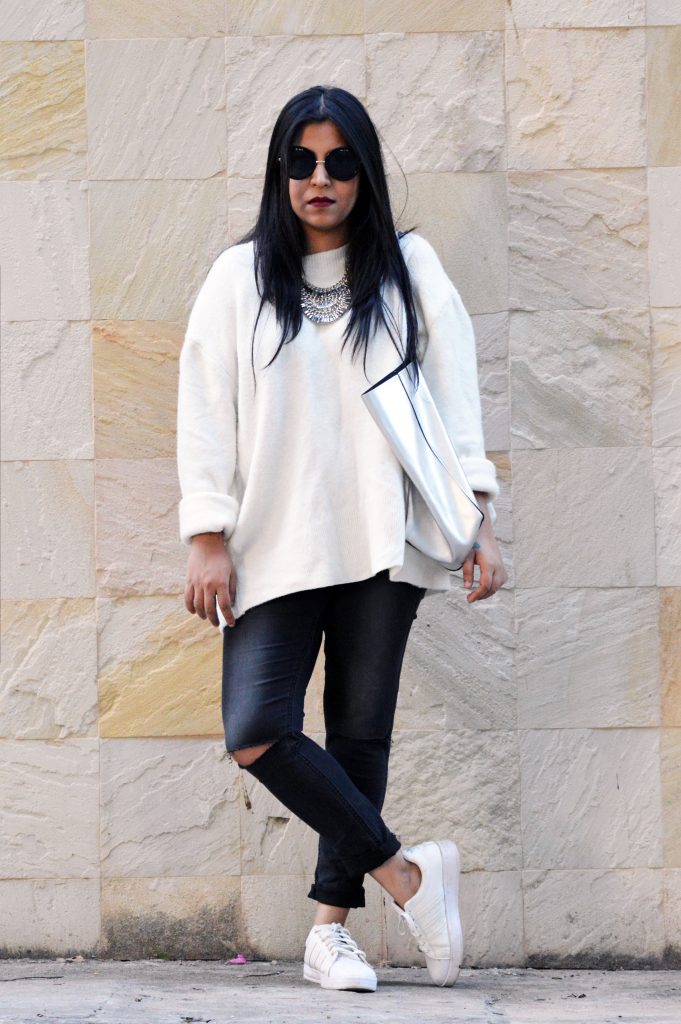 Classic White Oversized Sweater with Ripped Black Jeans — Oversized Sweater Outfits