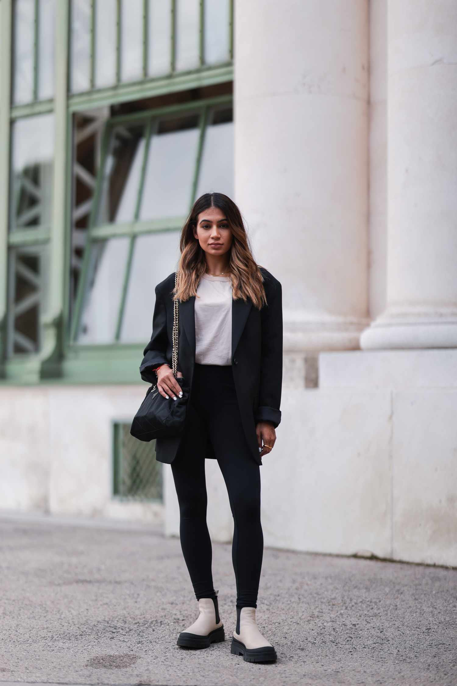 White Chelsea Boots with Black Leggings and Blazer White Chelsea Boots with Black Leggings and Blazer — Chelsea Boots Outfits