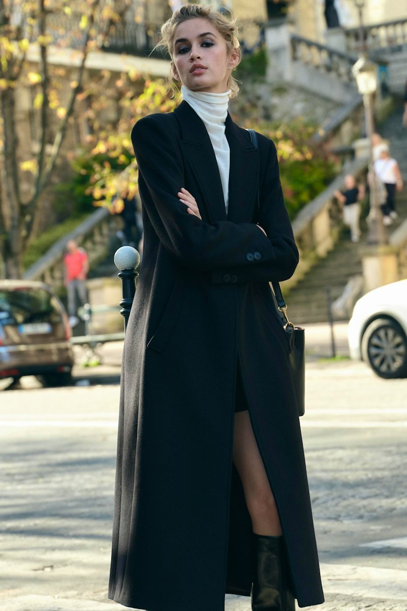 Sleek Black Wool Coat with Mini Skirt and Boots Sleek Black Wool Coat with Mini Skirt and Boots — Wool Coat Outfits