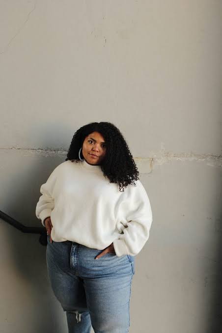 Casual Cream Oversized Turtleneck with Blue Straight-Leg Jeans — Oversized Sweater Outfits
