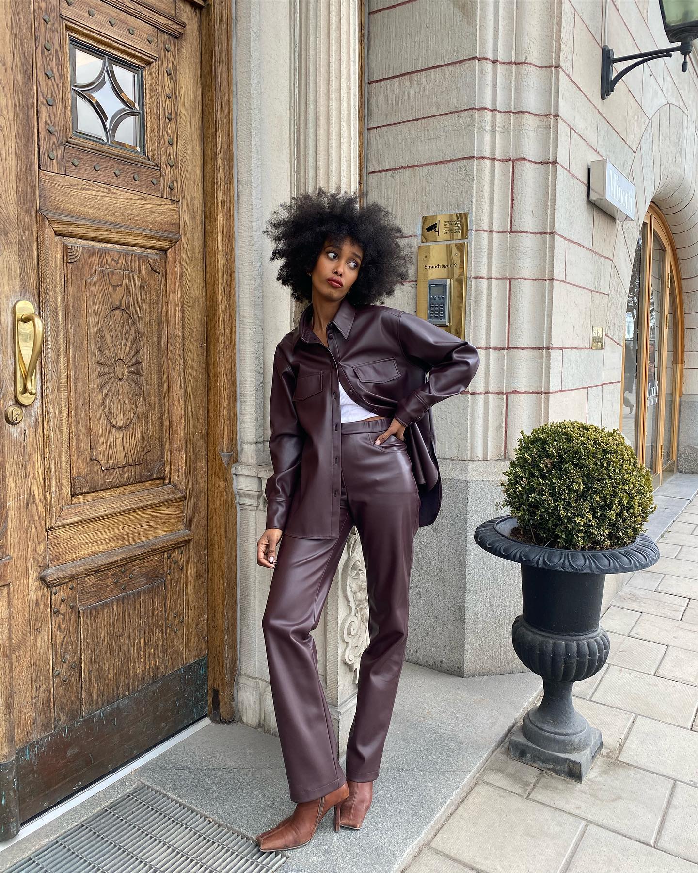 Relaxed Chic Faux Leather Set in Deep Brown — Fall to Winter Outfits