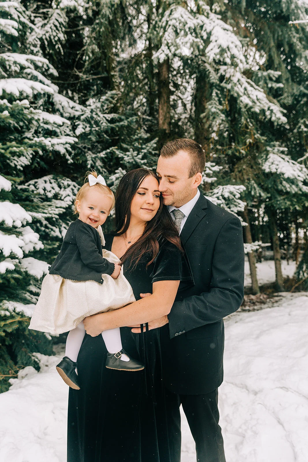 Classic Winter Formal Attire for a Snowy Family Portrait Classic Winter Formal Attire for a Snowy Family Portrait — Winter Family Photo Outfits