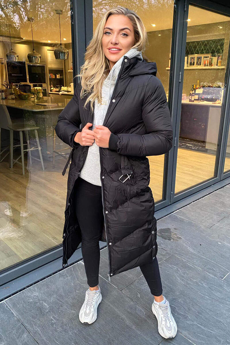 Casual Comfort with Hoodie and Sneakers Casual Comfort with Hoodie and Sneakers — Long Puffer Coat Outfits