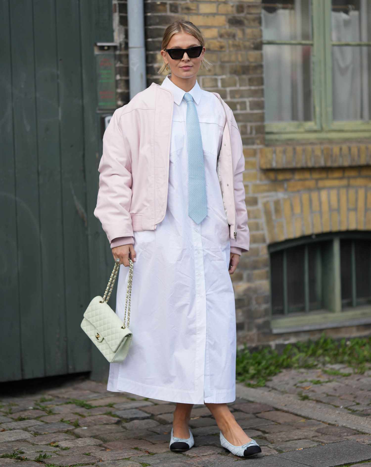 White And Black Ballet Flats Outfit Idea — Winter Work Outfits