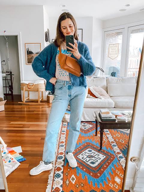 Casual Blue Knit Cardigan with Graphic Tee and Jeans — Warm Winter Outfits