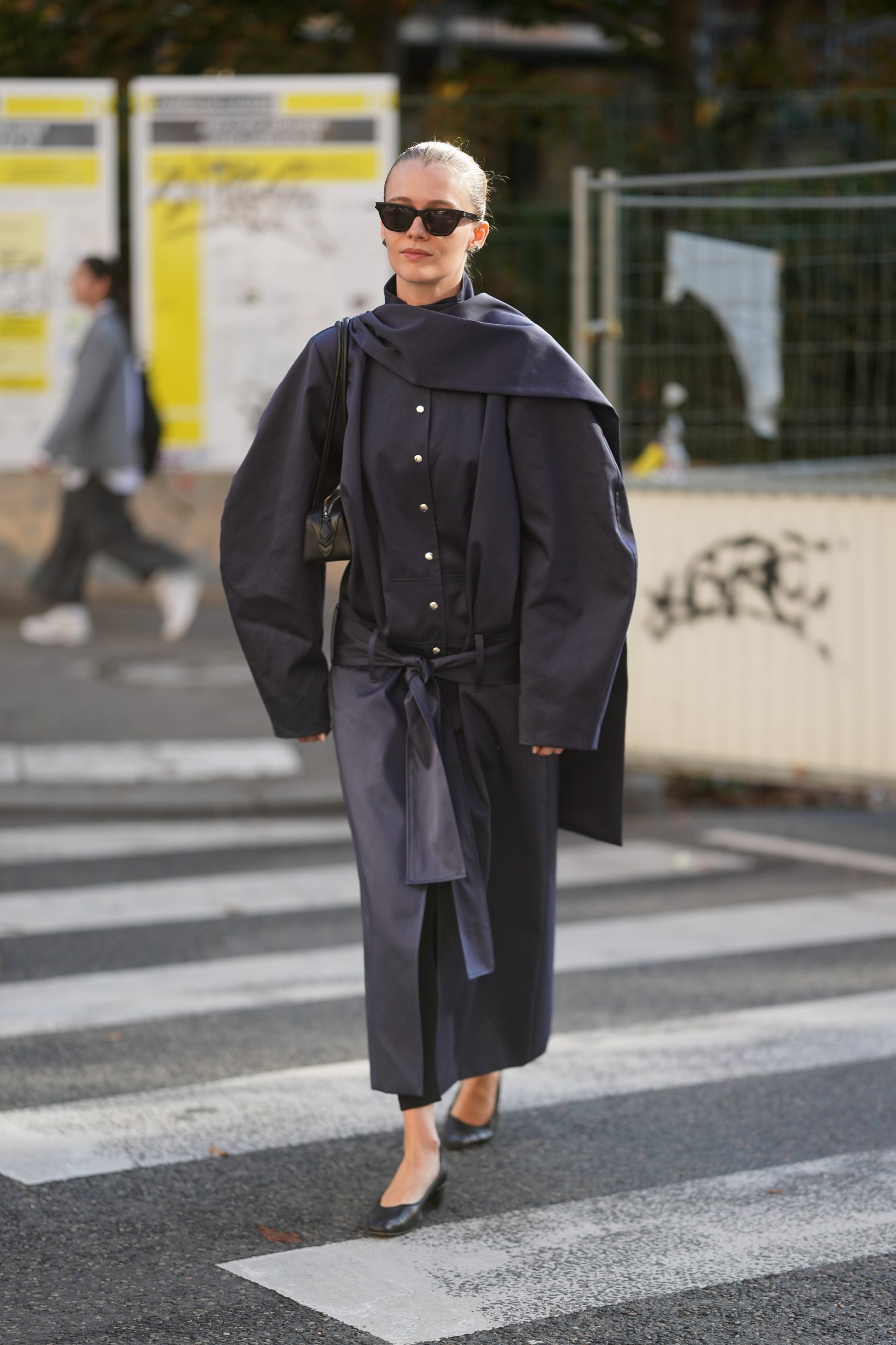Navy Coat Dress with Belted Silhouette and Black Accessories Navy Coat Dress with Belted Silhouette and Black Accessories — Black Coat Outfits