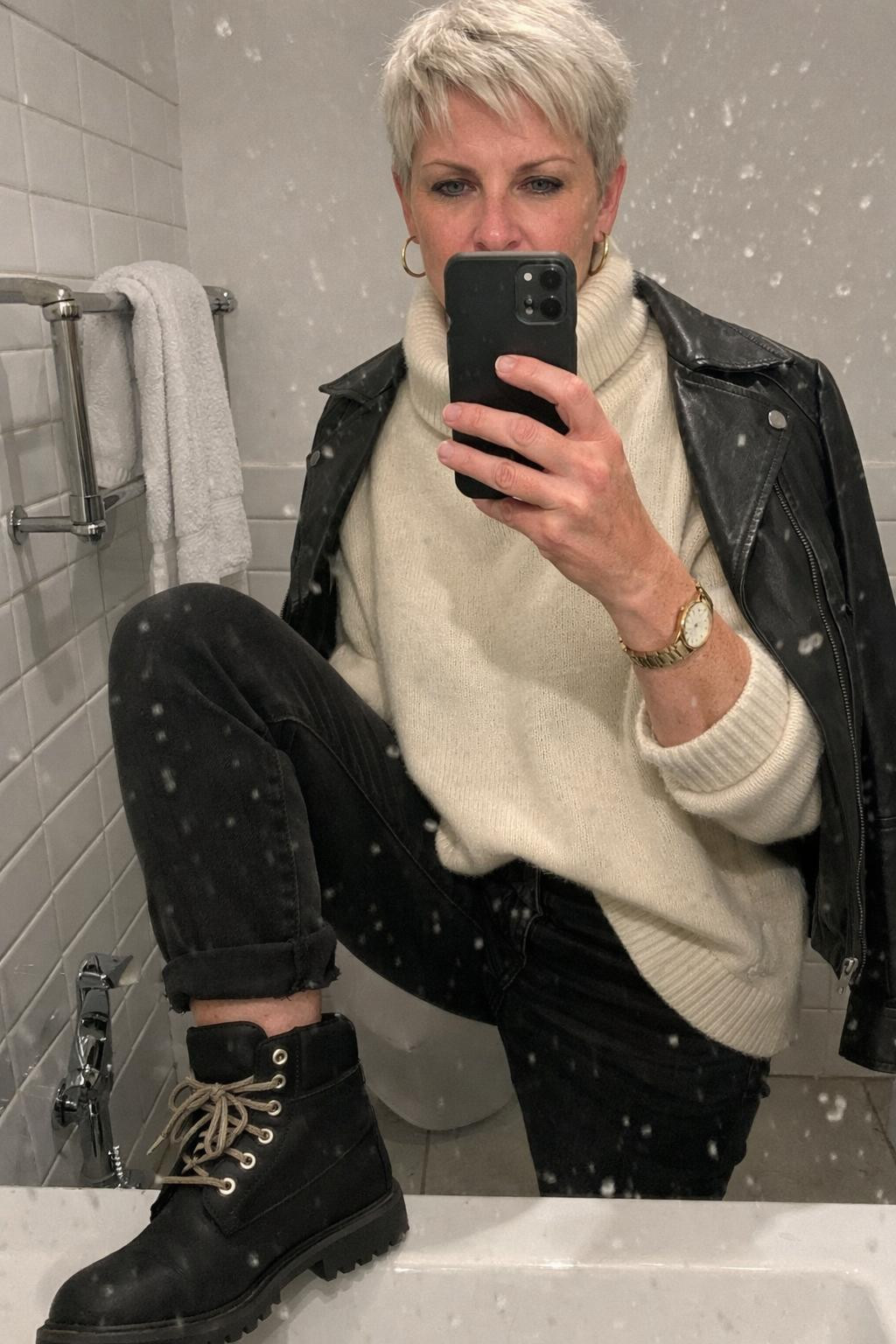 Edgy Casual: Black Timberland Boots with Leather Jacket and Turtleneck Edgy Casual: Black Timberland Boots with Leather Jacket and Turtleneck — Timberland Boots Outfits